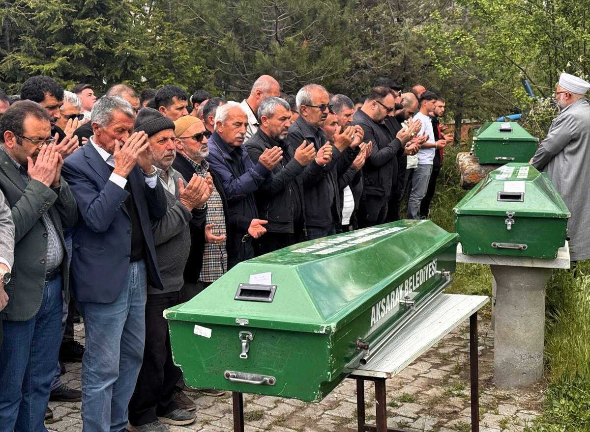 Aksaray’daki kuyu faciasında can veren 3 kişi yan yana toprağa verildi 1